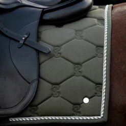 2022 PS Of Sweden Signature Dressage Cotton Saddle Pad 1110-022 - Forest Green -Equestrian Sports Store 5637 202220PS20Of20Sweden20Signature20Dressage20Cotton20Saddle20Pad201110 02220 2020Forest20Green20Lifestyle202.700x700