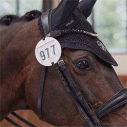 2023 Eskadron Highgloss Peacock Saddle Cloth & Round Bridle Number Holder Bundle PSNH23 - White -Equestrian Sports Store 6323 6273 202320Eskadron20Highgloss20Peacock20Saddle20Cloth202147312054420 20White20Lifestyle205.2000x2000.700x700