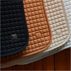 2023 Eskadron Platinum Cotton Saddle Pad 211039412030 - Tan Taupe Colour Tan Taupe -Equestrian Sports Store 6448 202320Eskadron20Platinum20Cotton20Saddle20Pad2021103941203020 20Tan20Taupe20Lifestyle202.700x700