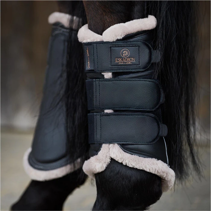 2023 Eskadron Platinum Faux Leather Big Square Saddle Cloth & Tendon Boots Bundle EPFL1 - Black 5 2023 Eskadron Platinum Faux Leather Big Square Saddle Cloth & Tendon Boots Bundle EPFL1 - Black - Image 5